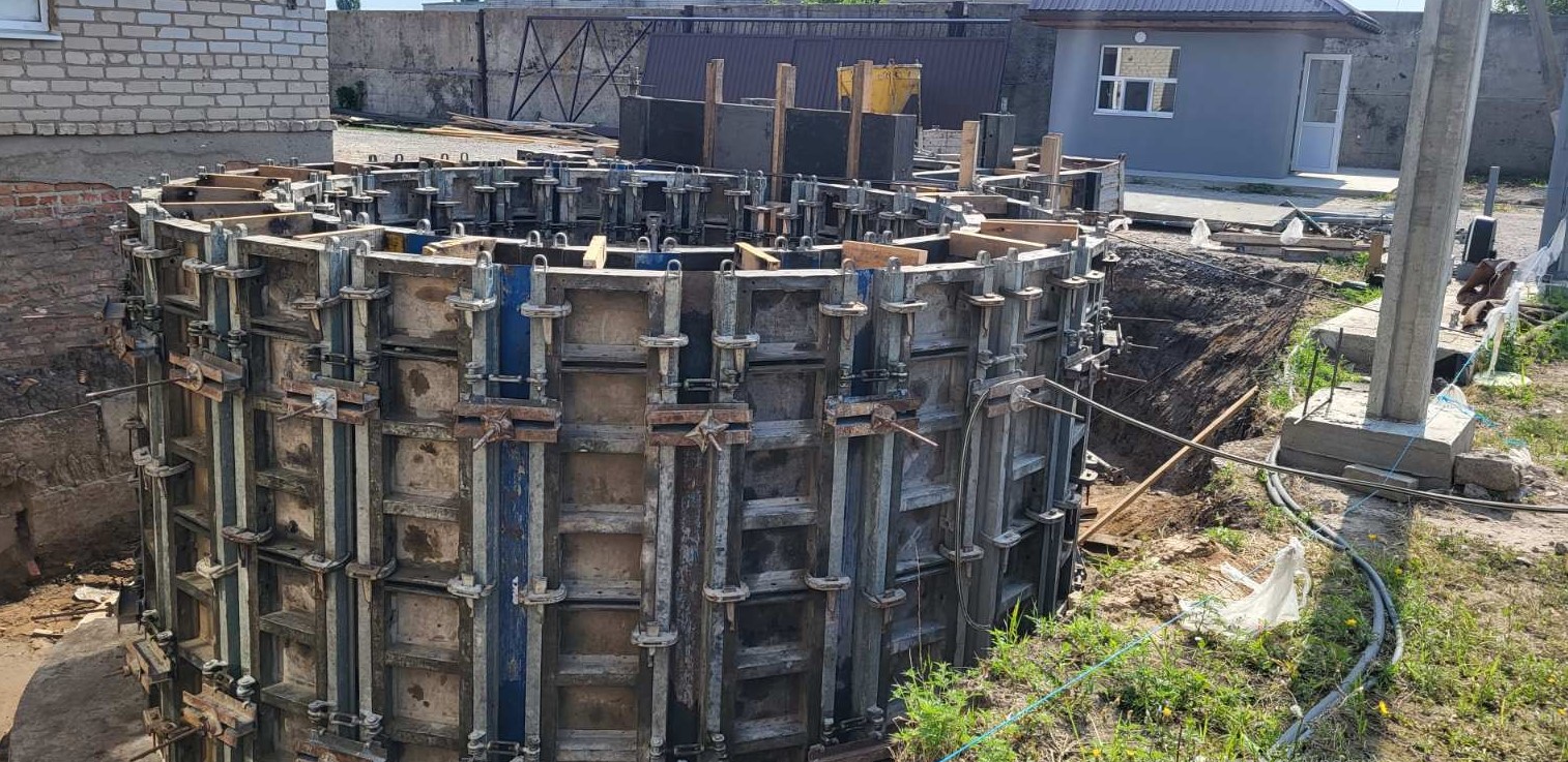 Кругова опалубка Framax на будівельному майданчику