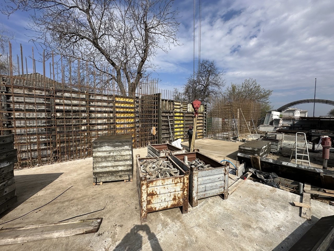 Стінова опалубка FRAMAX та армування на будівництві торговельних павільйонів