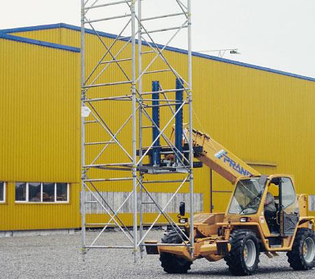 Монтаж Doka Staxo 100 за допомогою навантажувача