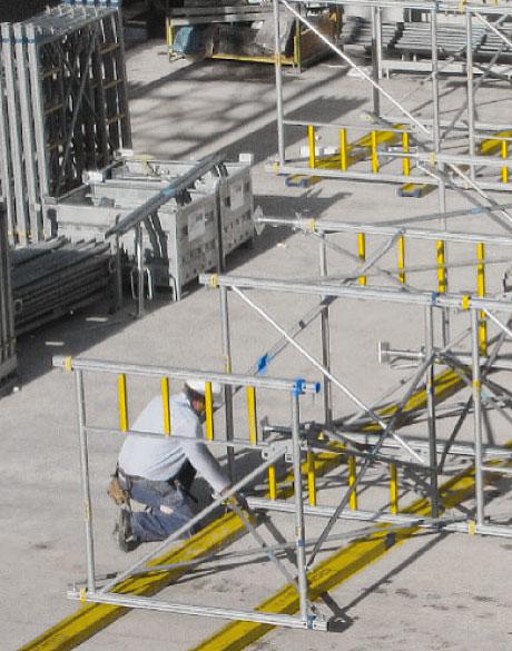 Горизонтальне збирання башти Doka Staxo 100